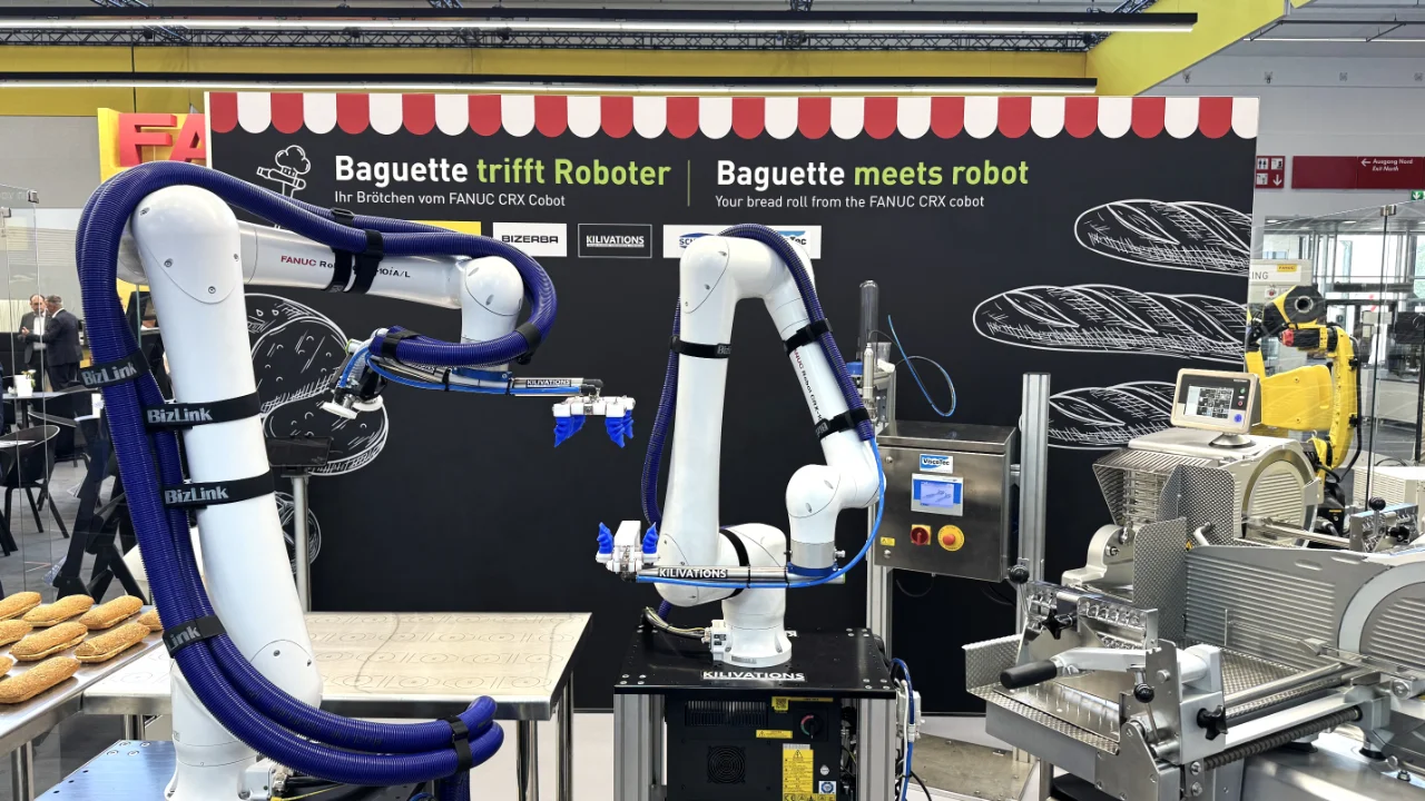 Robot-assisted precision at its best: The automated sandwich station combines slicing, dosing, and handling into one seamless process.